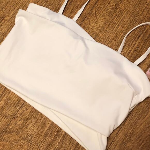 Halara Spaghetti Strap Crossover Plain Cropped Tank Top in White Size Small - Picture 6 of 8